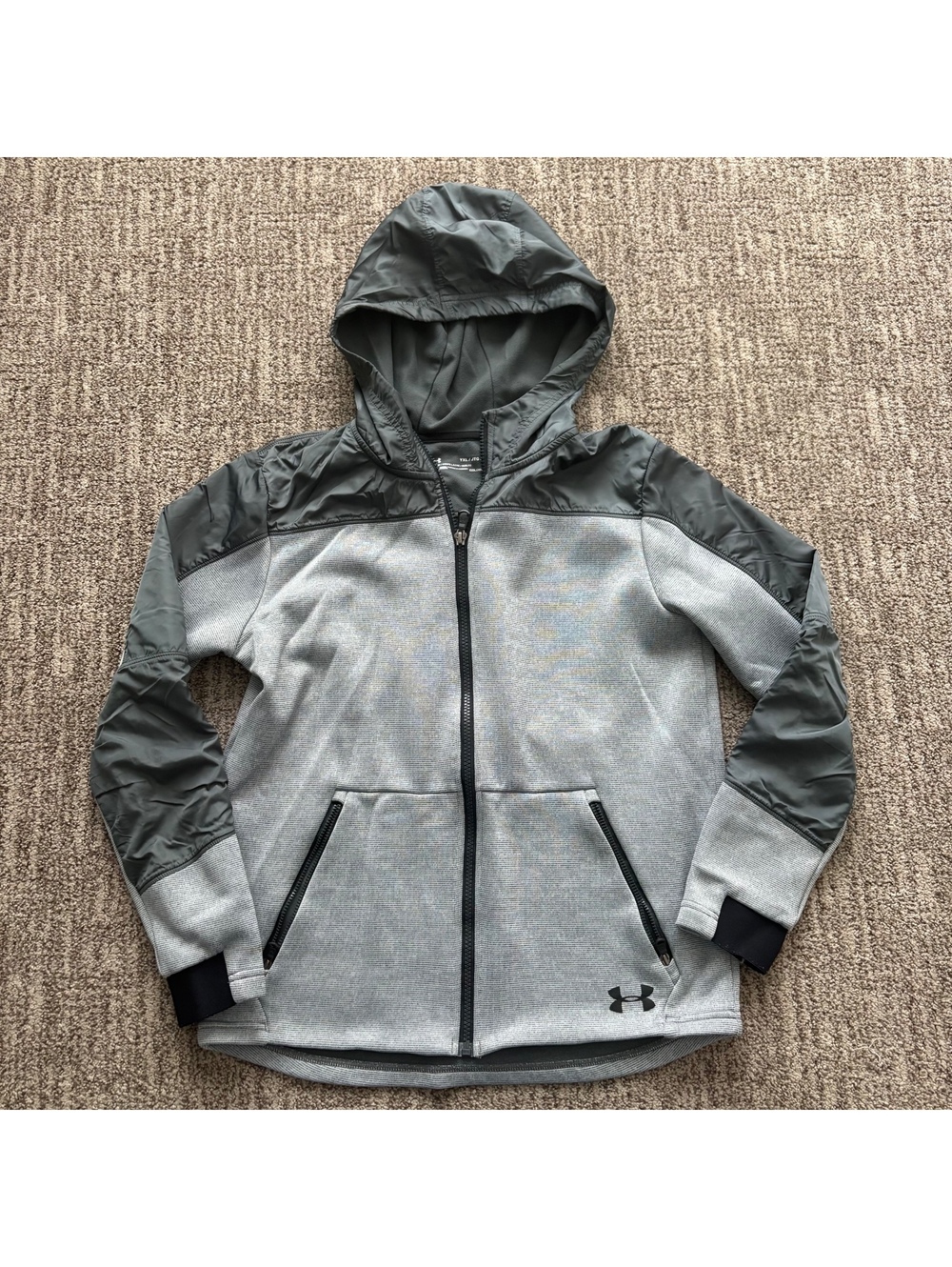 Under Armour boys XL full zip lightweight hooded jacket two tone gray